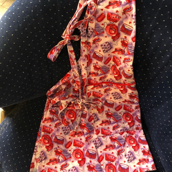 VINTAGE RED HAT LADY KITCHEN  APRON RED & VIOLET PURSE PEARLS RED  HAT HEARTS - Picture 3 of 5